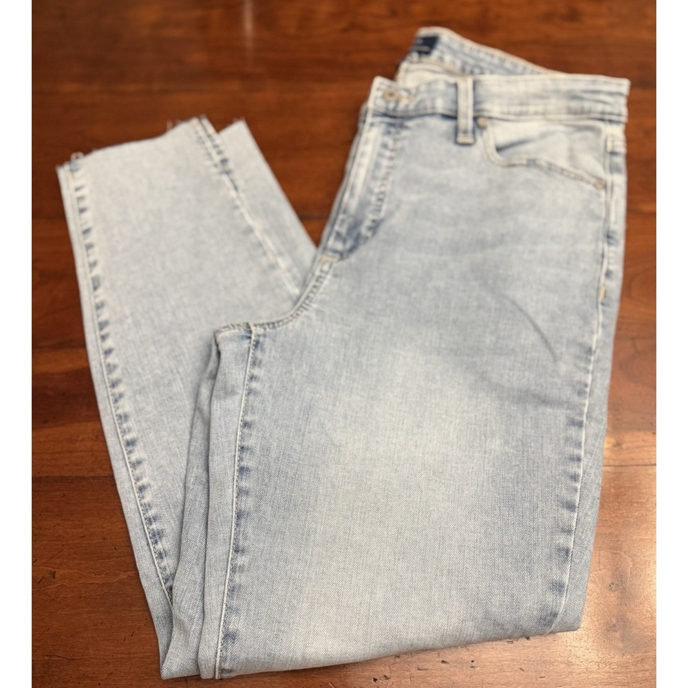 Talbots Simply Flattering Slim Ankle Jeans Size 12 Light Wash Raw Hem Slit2